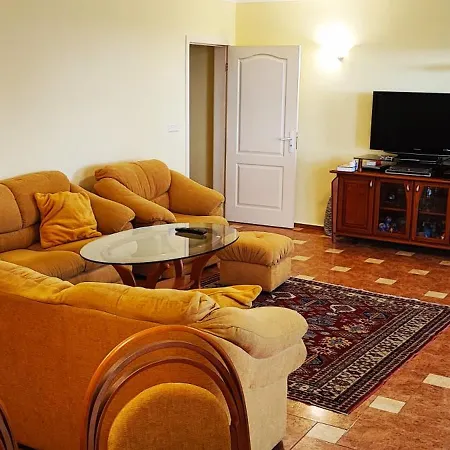 Dom-el Real 1 - Apartment
